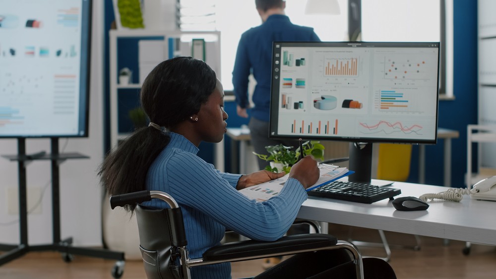 SMSPro Africa — plateforme d envoi de SMS marketing et OTP en Afrique proposee par AORA Technologies